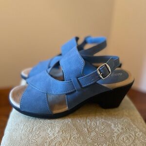 Easy Street women’s sandals.